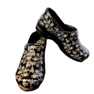 Sanita Women’s Size 38 Black and Silver Floral Clog